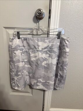 Avis Women’s Athletic Skort - Size XL